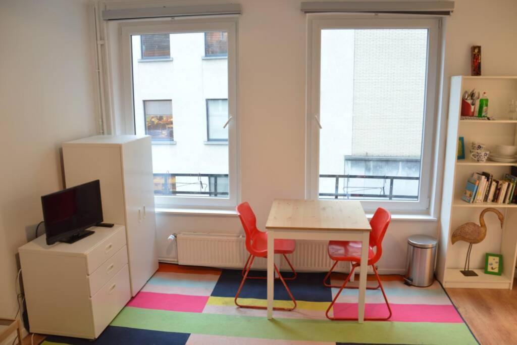 Nice Studio In Marolles Apartment Brussels Exterior photo